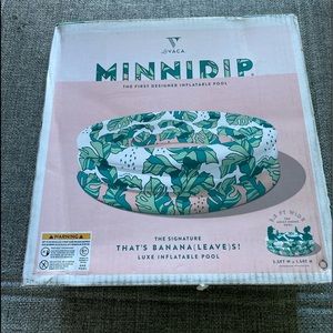 Minnidip Pool: That's Banana leaves